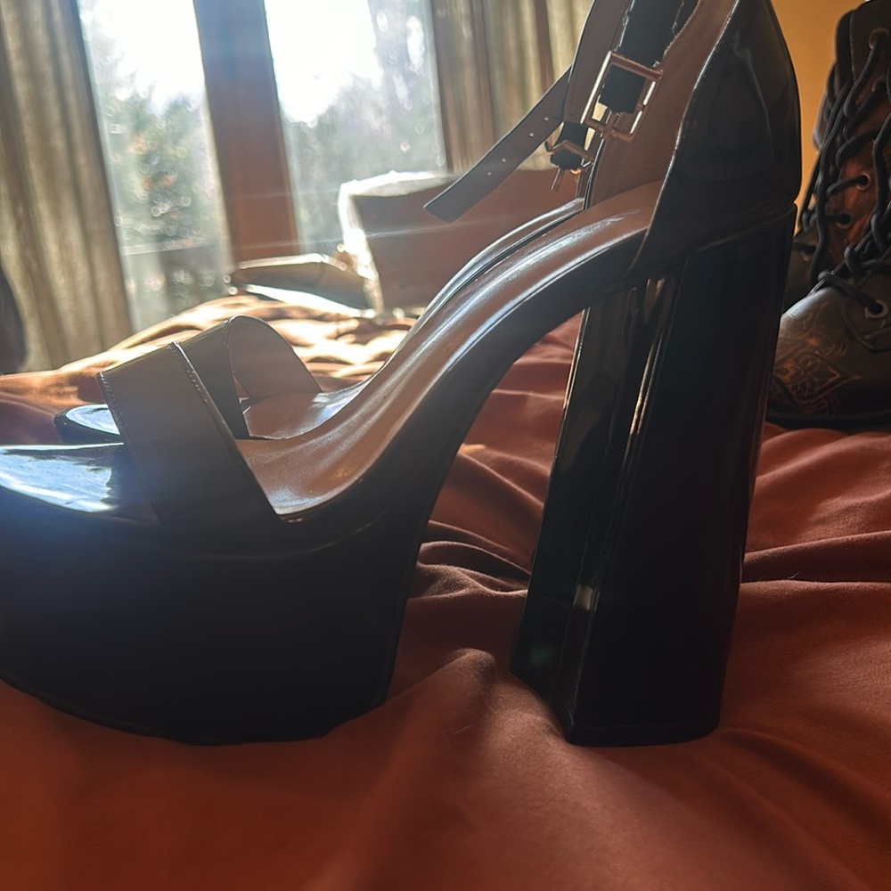 Black size 39 pumps